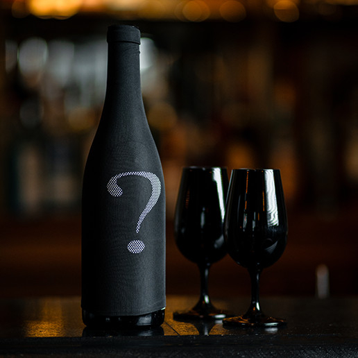 Botella de vino misteriosa para una cita a ciegas en el restaurante Dans le Noir ?