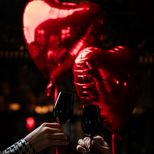 Pareja celebrando San Valentín en el restaurante Dans le Noir ?