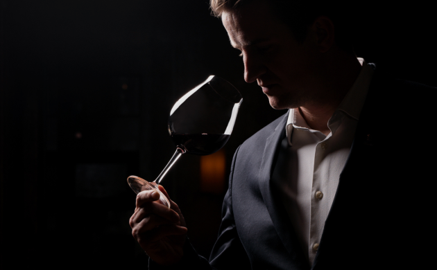 Dégustation de vins Dans le Noir ? Paris : accords mets-vins et expérience sensorielle immersive pour les fêtes de fin d’année.